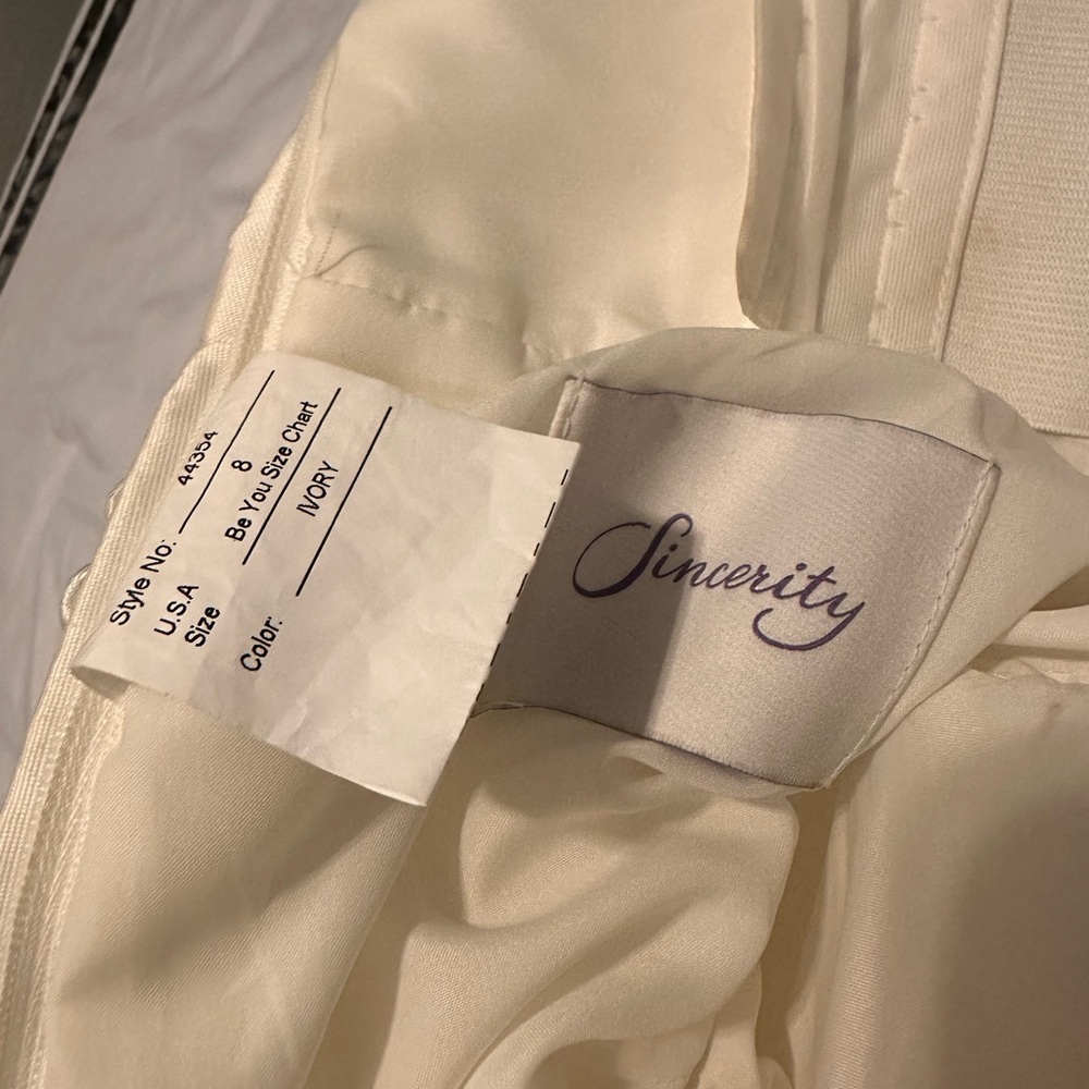 Sincerity Bridal Ivory Gown - Picture 6 of 10
